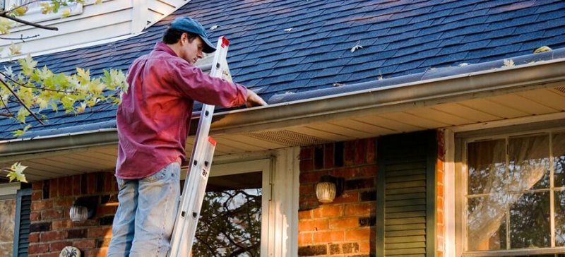 3 Wacky Tricks for Cleaning Gutters - TopWomenMagazine